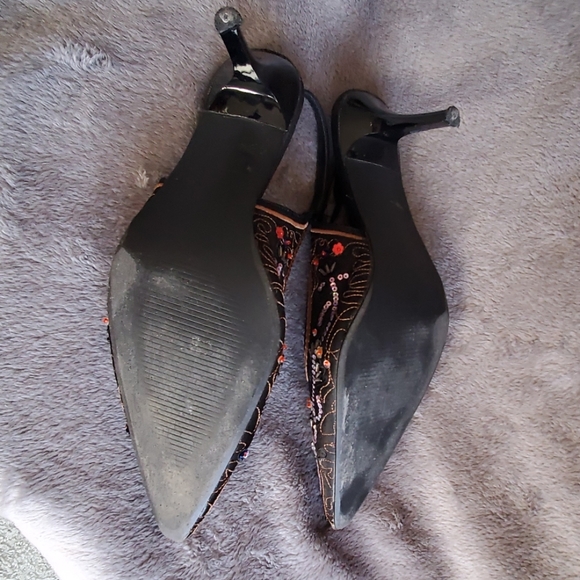 Heels - Picture 4 of 4